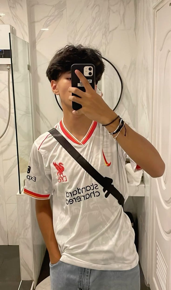 Jonas, 18