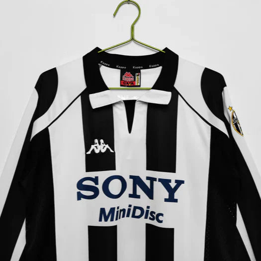 Juventus Retro 1997-1998 Long Sleeve Home Kit