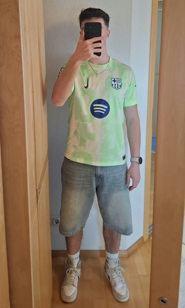 Luis, 23
